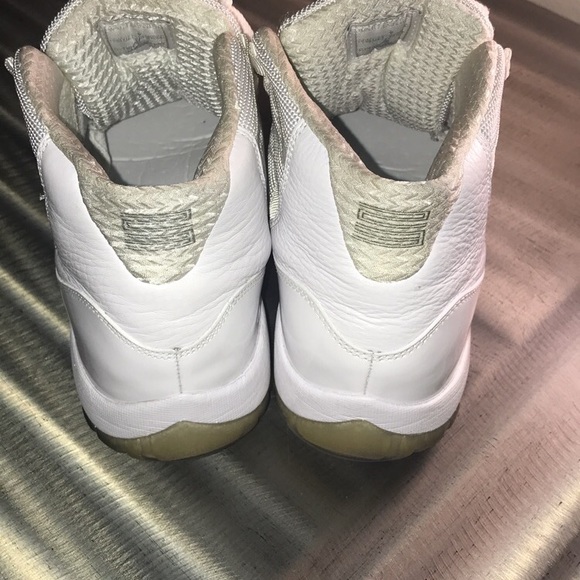 2009 anniversary Jordan 11’s - Picture 4 of 7